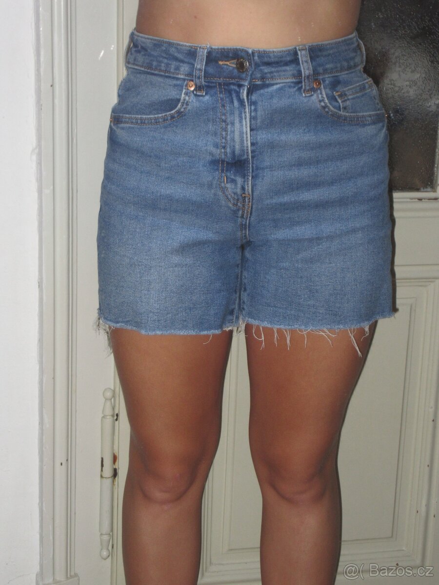 Džínové kraťasy