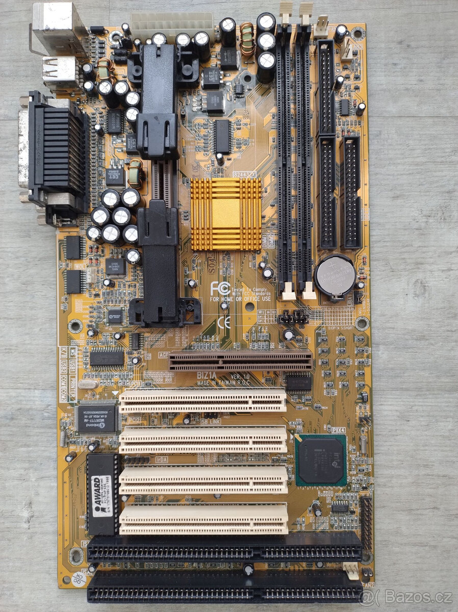 Procomp Informatics BIZ1A - Slot 1 - Intel 440ZX