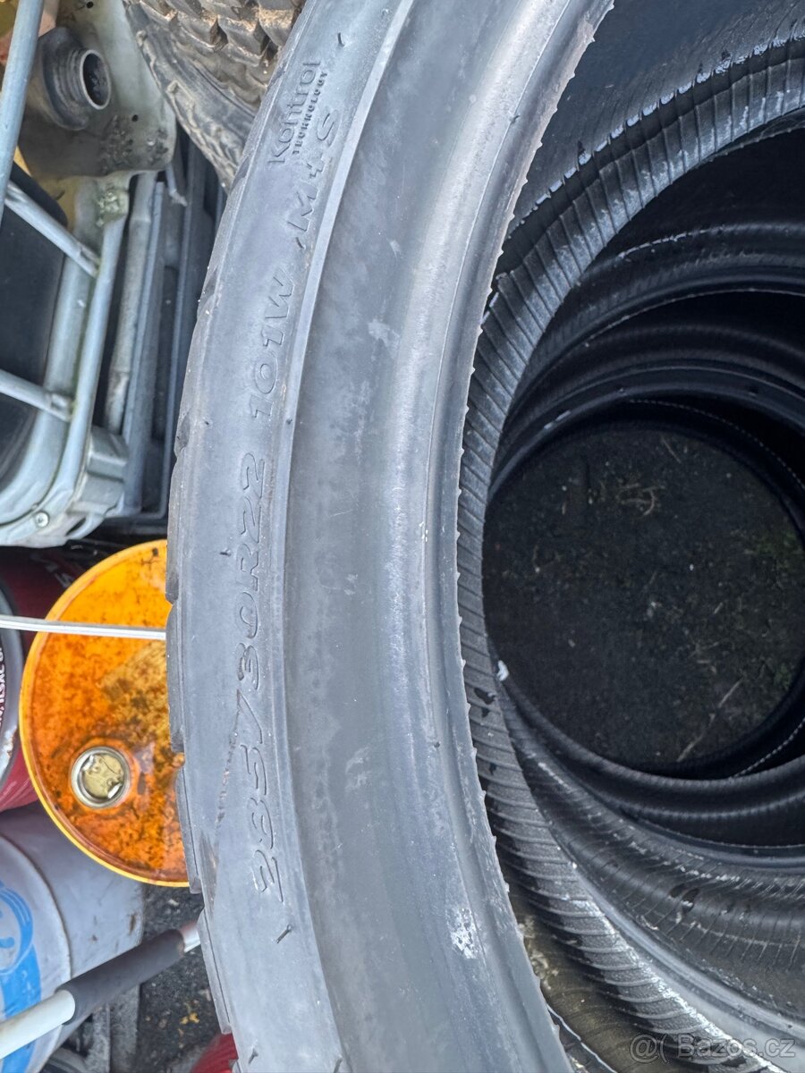 Zimni pneu Hankook 285/30 r22