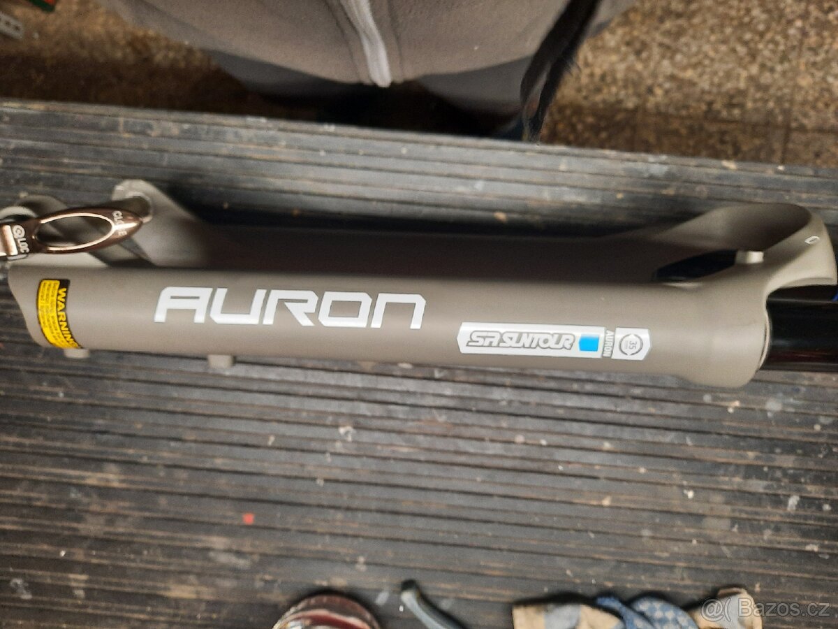 Přední vidlice Auron.