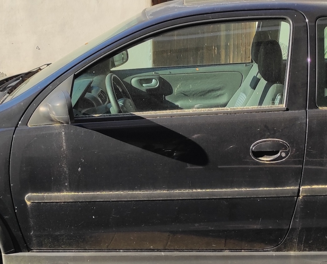 Dveře L a P Opel Corsa C tří dvéř černé
