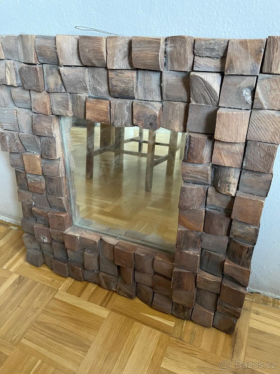 Nástěnné zrcadlo