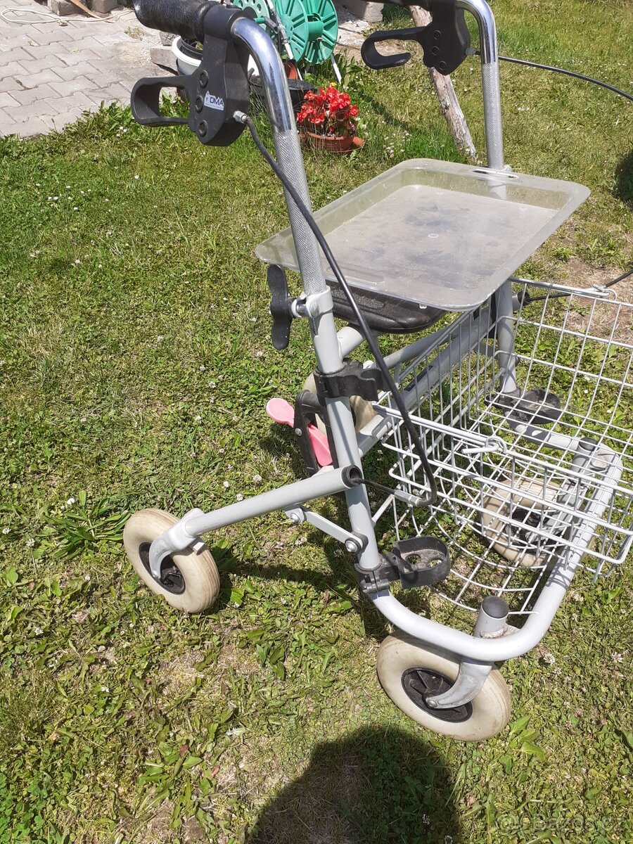 Invalidní vozík