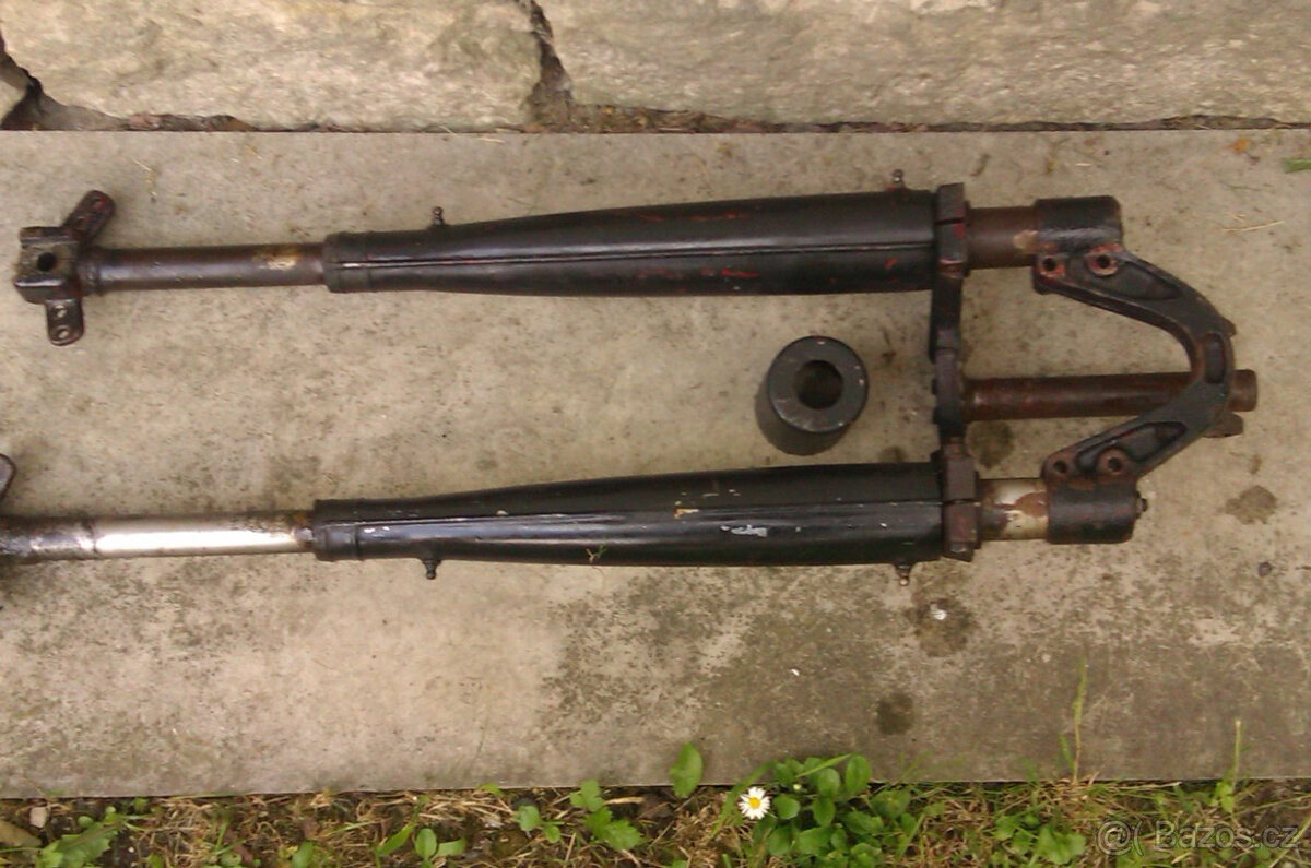 Jawa 250 pérák přední vidlice