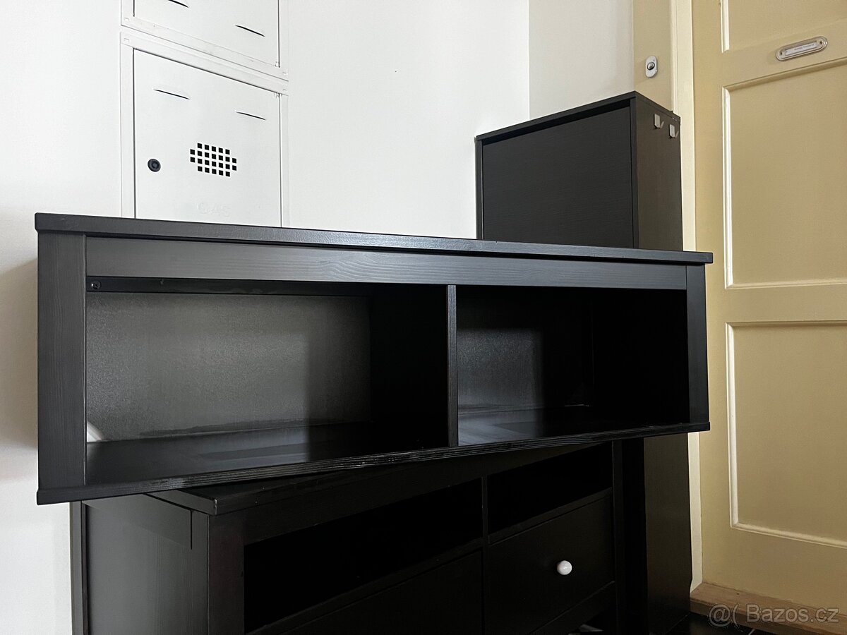 Hemnes IKEA police cernohneda