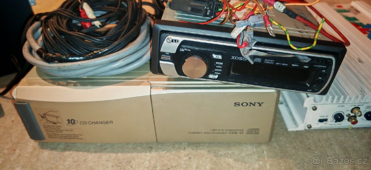 CD měnič Sony, zesilovač, autorádio LG