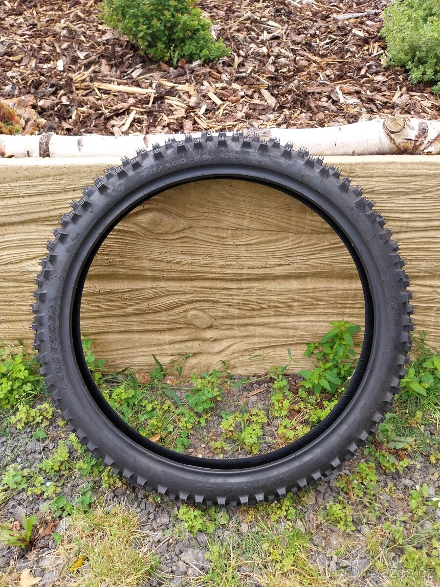 Cross pneu