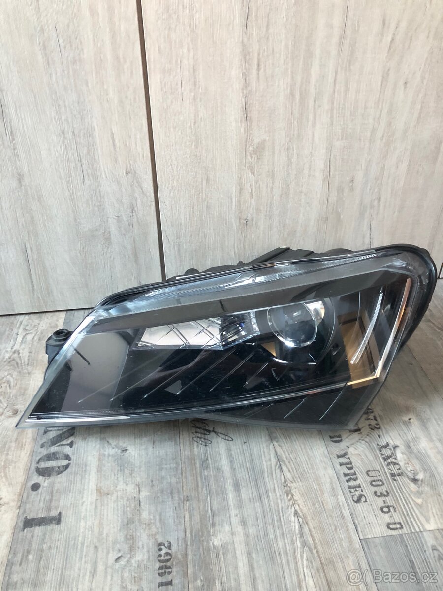 Škoda Superb 3 levé přední světlo