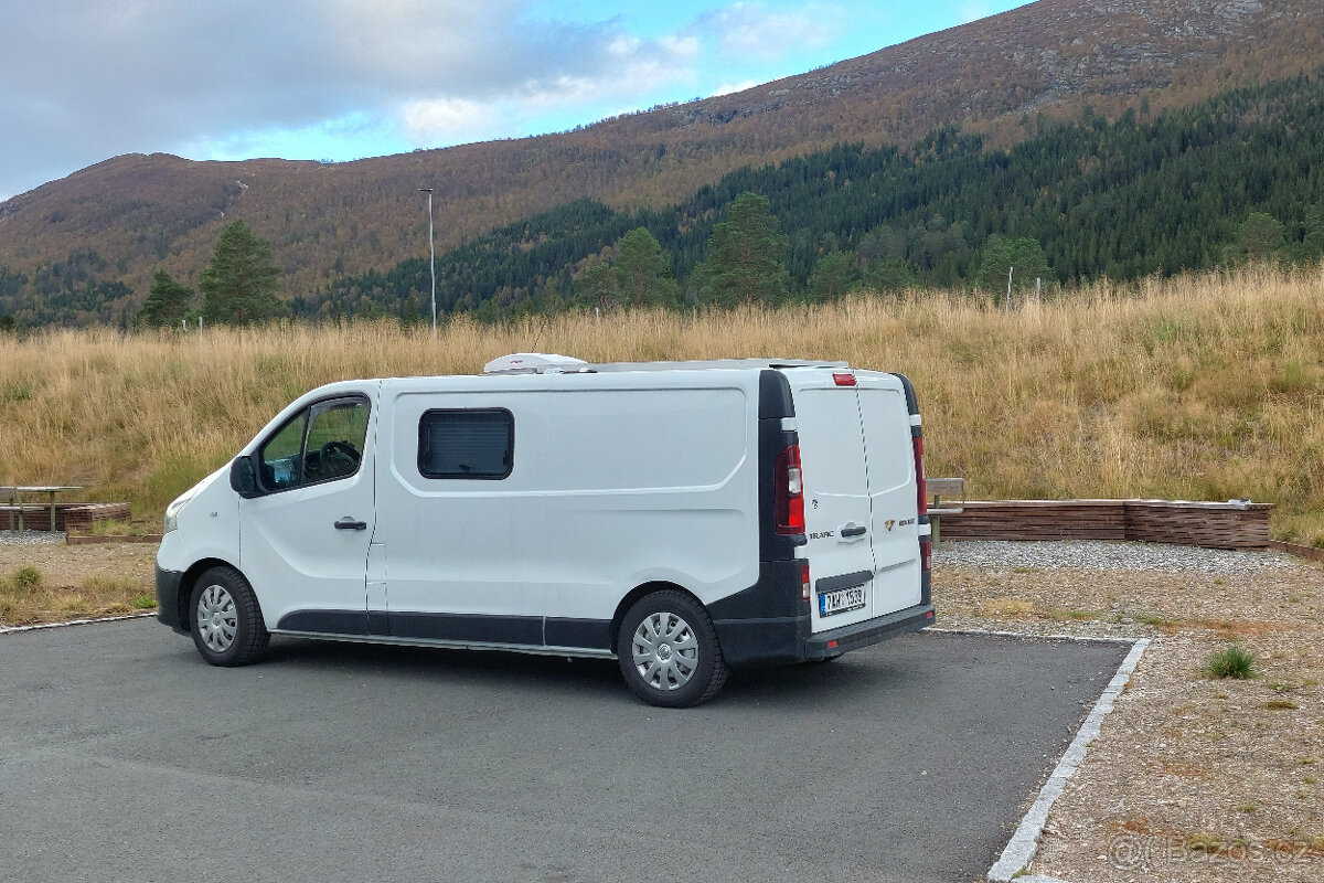 obytný Renault Trafic L2H1 soběstačný celoroční Campervan