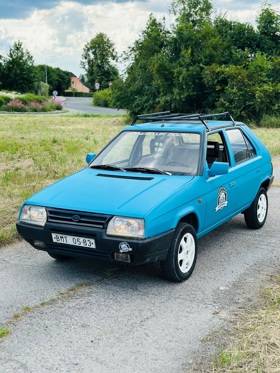 Škoda favorit karbec.