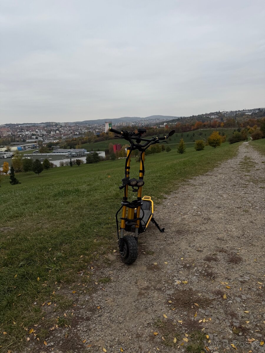 Kaabo Wolf King Plus – top stav, jen 550 km, ještě v záruce