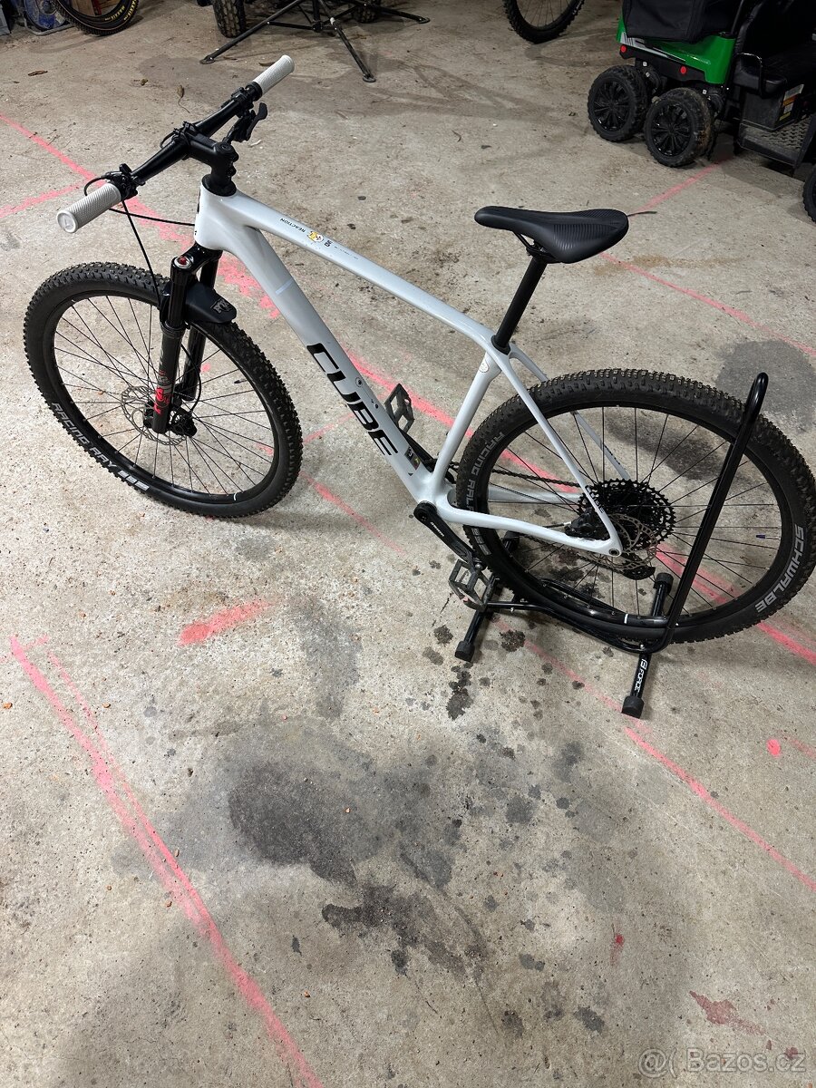 NOVÉ kolo Cube Reaction