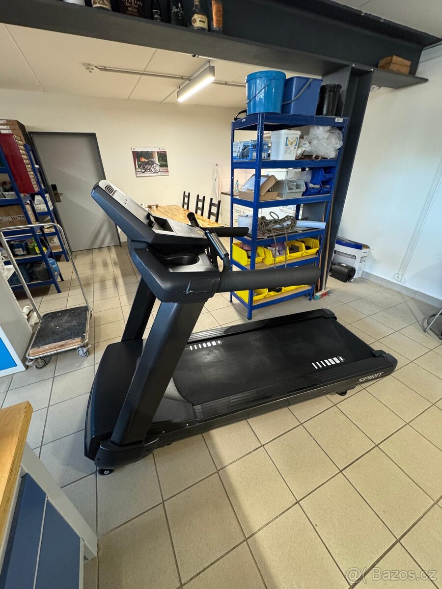 Běžící pás CT800-B