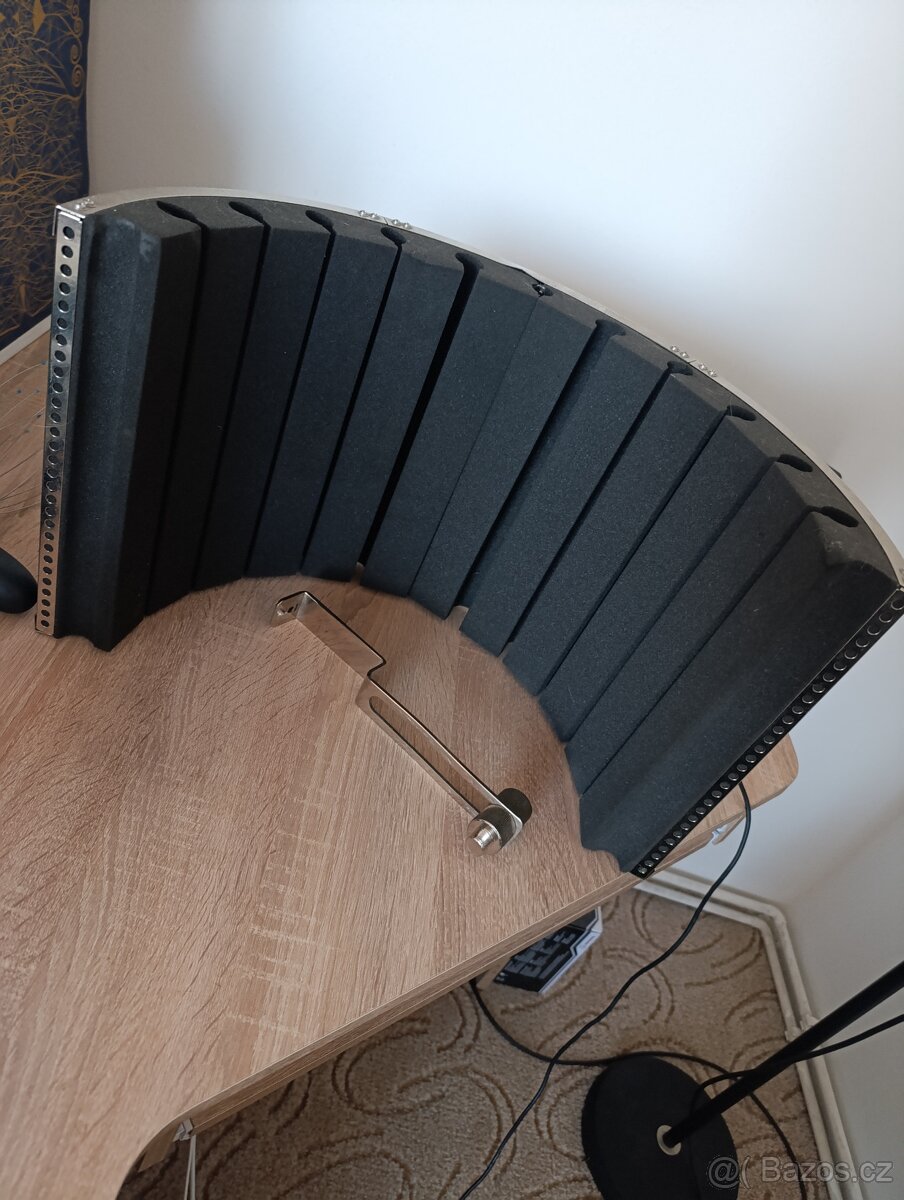 Akusticka clona k studiovému mikrofonu