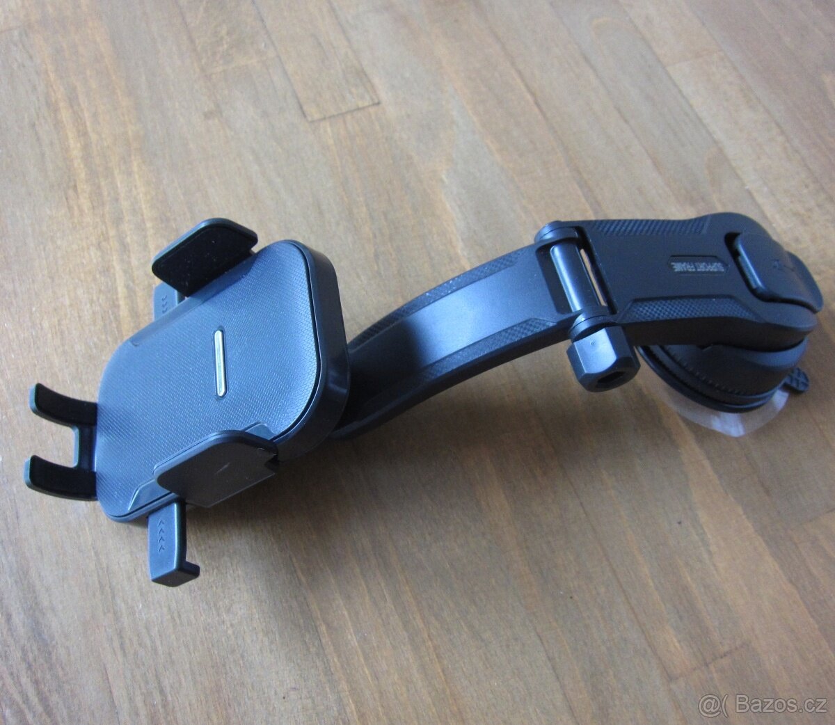 Držák na mobil do auta