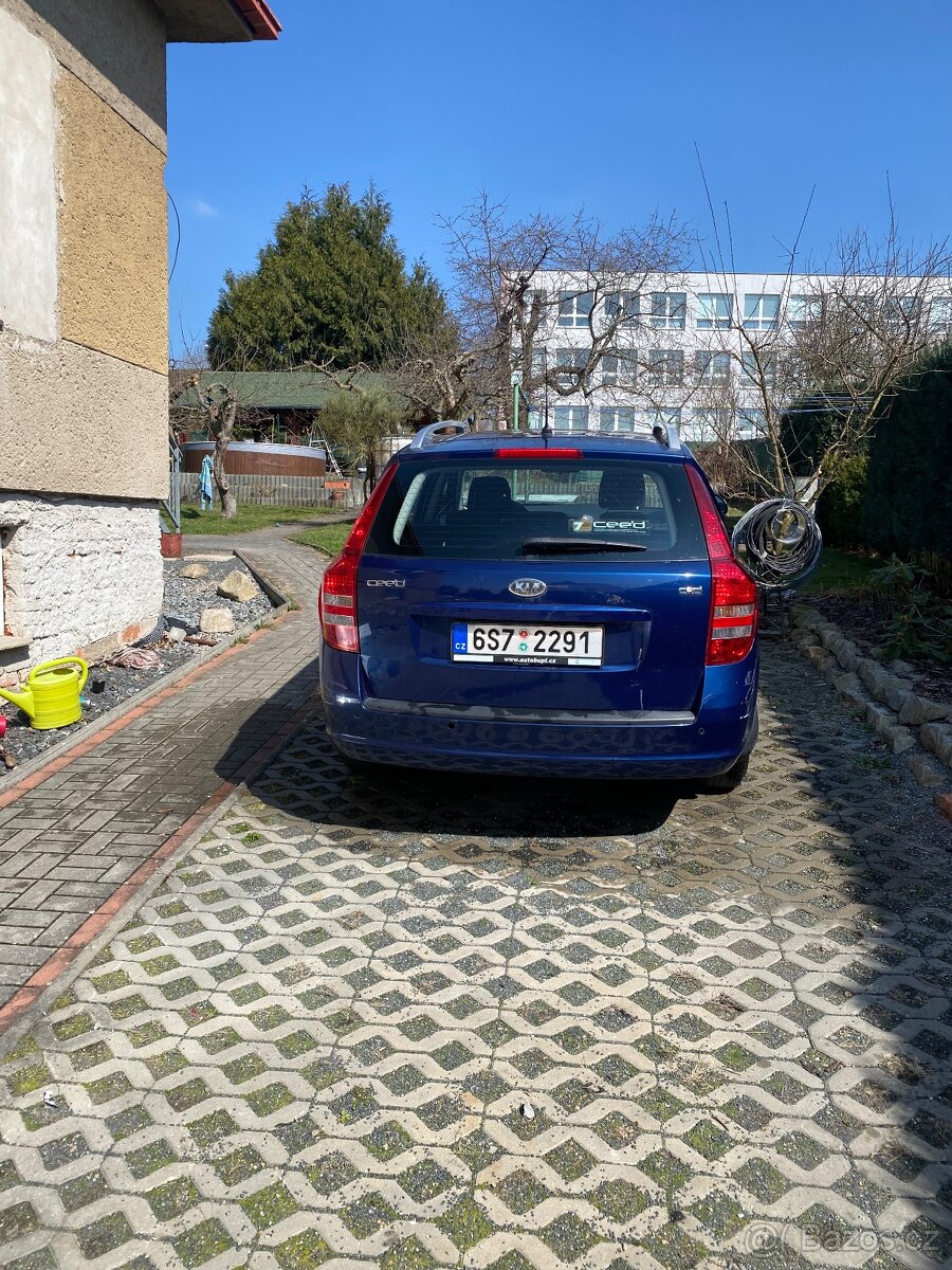 Prodám na náhradní díly jako celek / auto nepojízdné