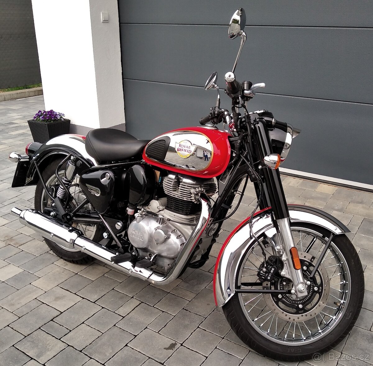 Royal Enfield Classic 350 Chrome Red