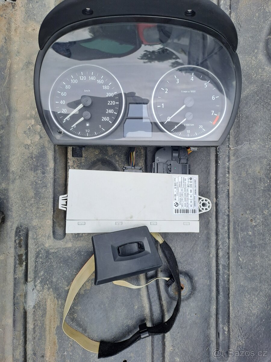 Bmw e90 BLATNIKY TITAN SILVER VÍKO KUFRU LAMPY
