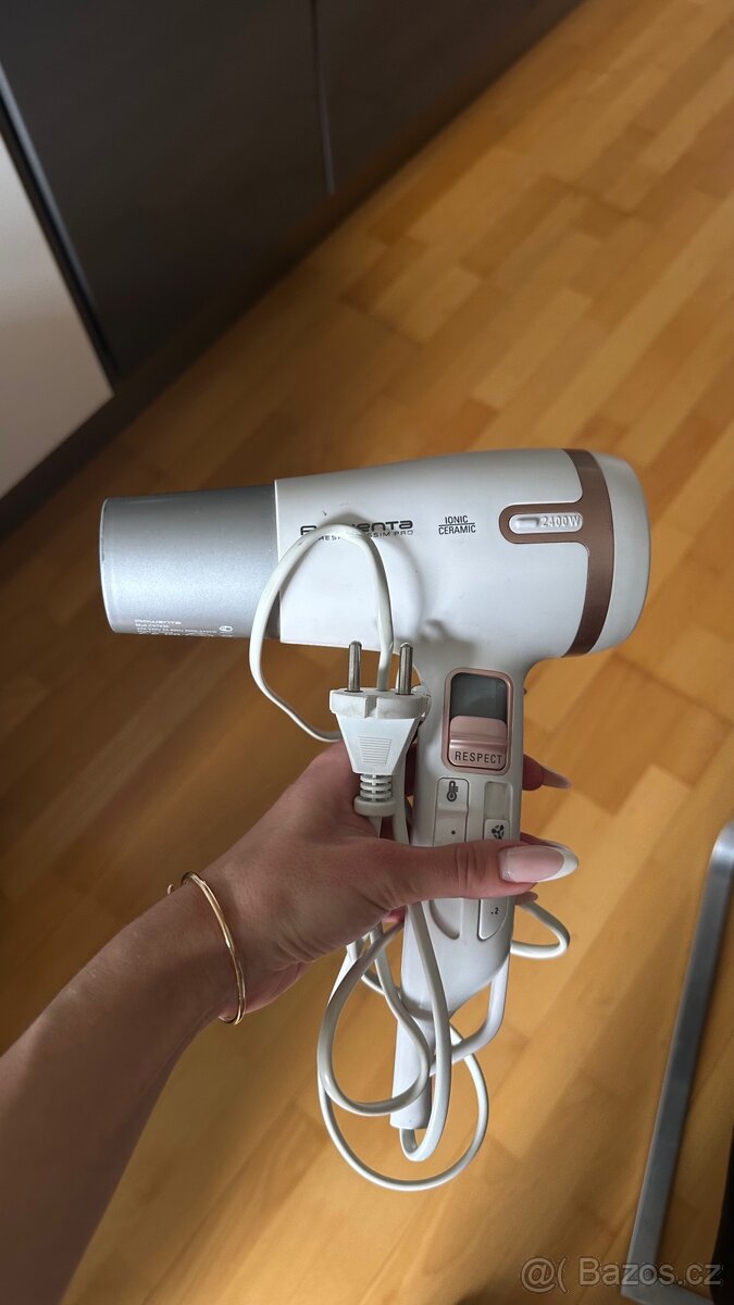 Rowenta 2400 w. Vysousec vlasu.