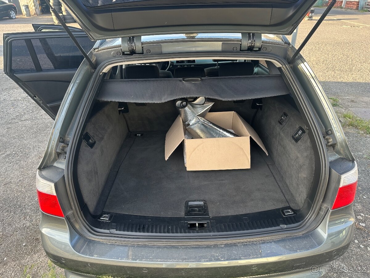BMW E61 523i