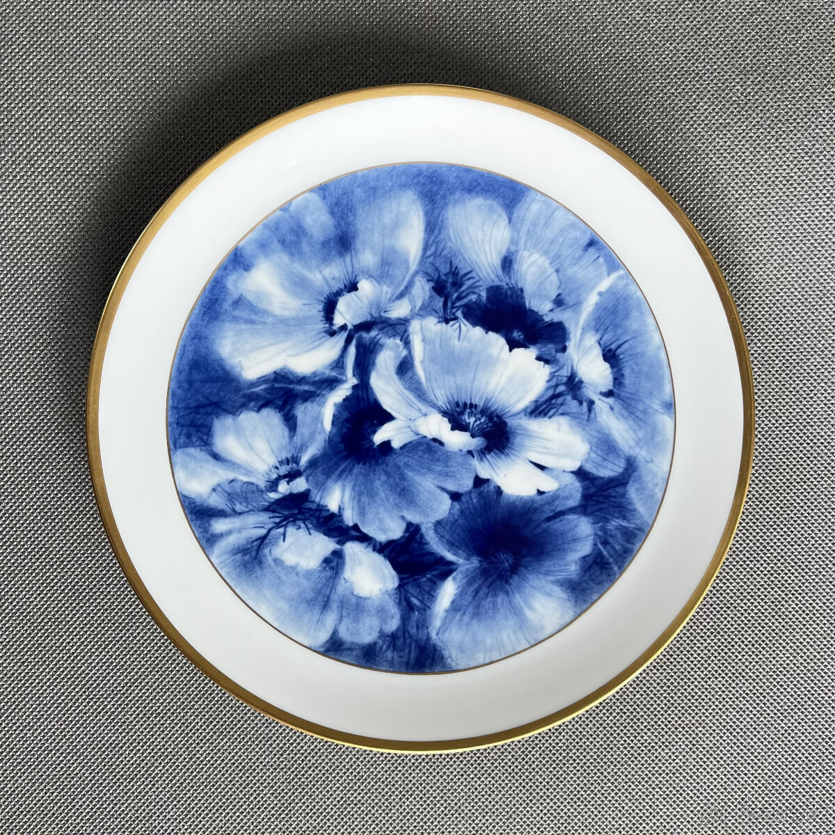 Míšeň Meissen Závěsný talíř Modré květy 25.5 cm, rok 1985