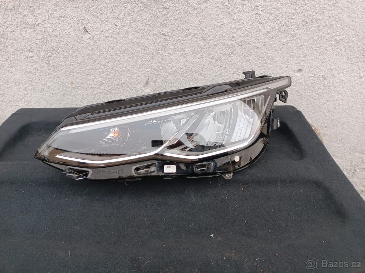 Levé přední světlo VW Golf 8
