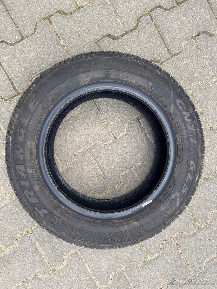 nové pneu