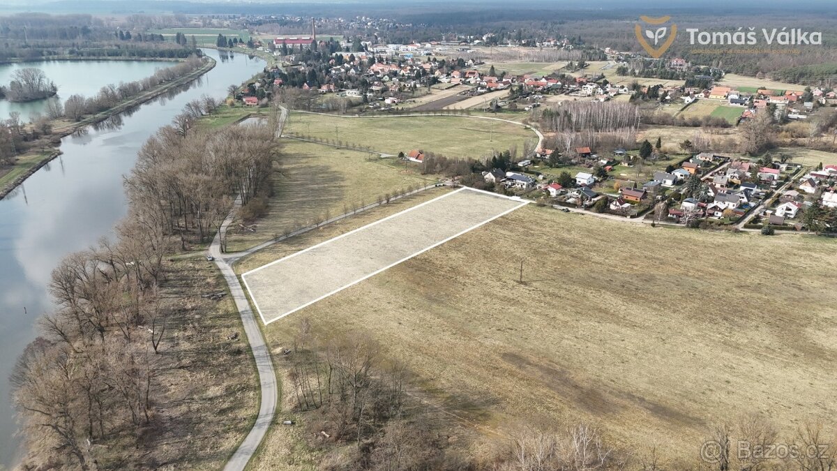 Prodej pozemku přímo u toku řeky Labe - 7 781 m² - kú Káraný
