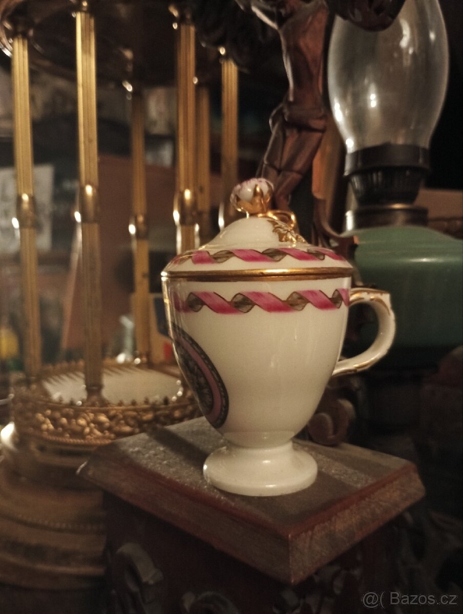 Porcelán ,empír ,Koflík na čokoladu,KPM