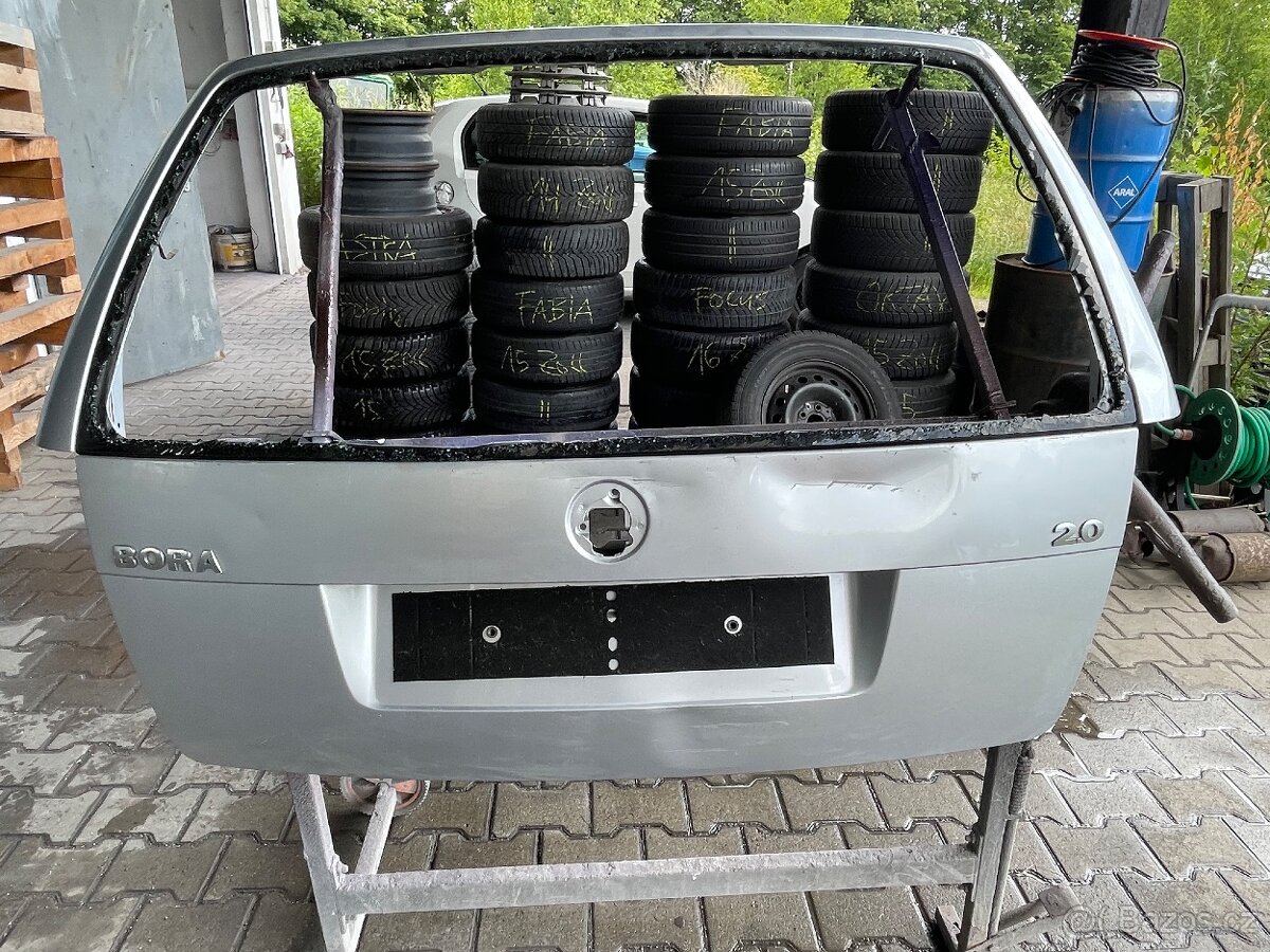 Vw Golf 4 , Bora combi zadní víko bez koroze
