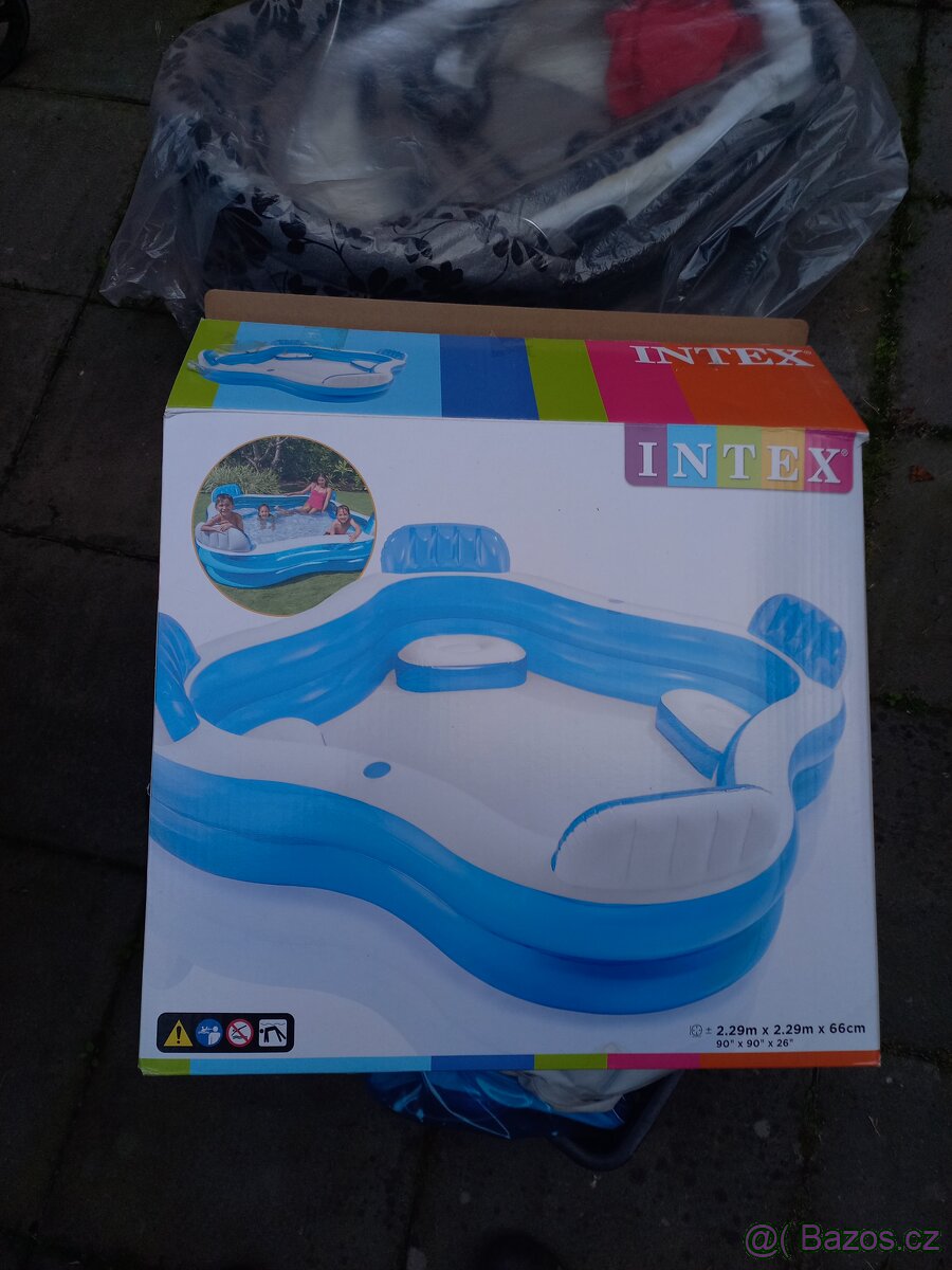 Nafukovací bazén intex