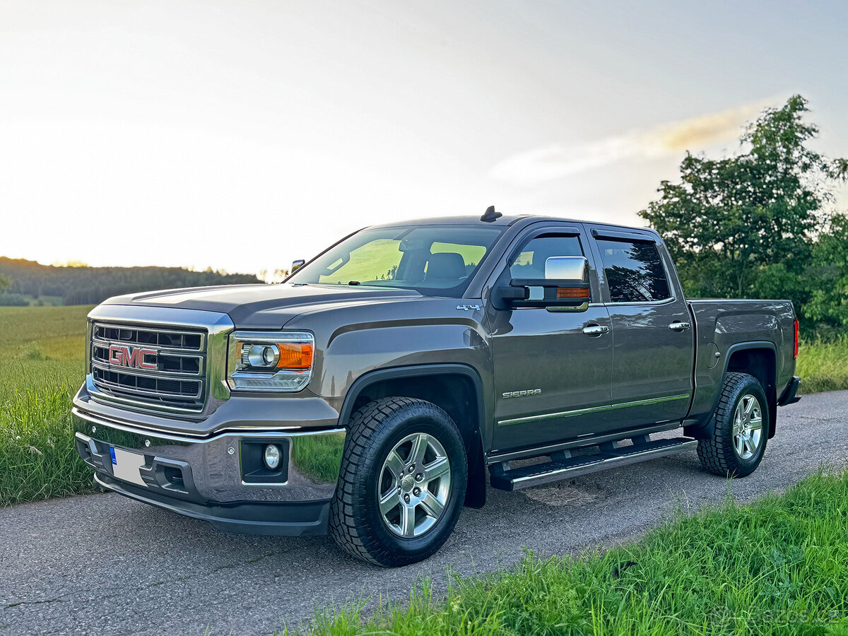 GMC SIERRA K1500 SLT CREWCAB - 5.3 V8 4x4 360HP - KŮŽE