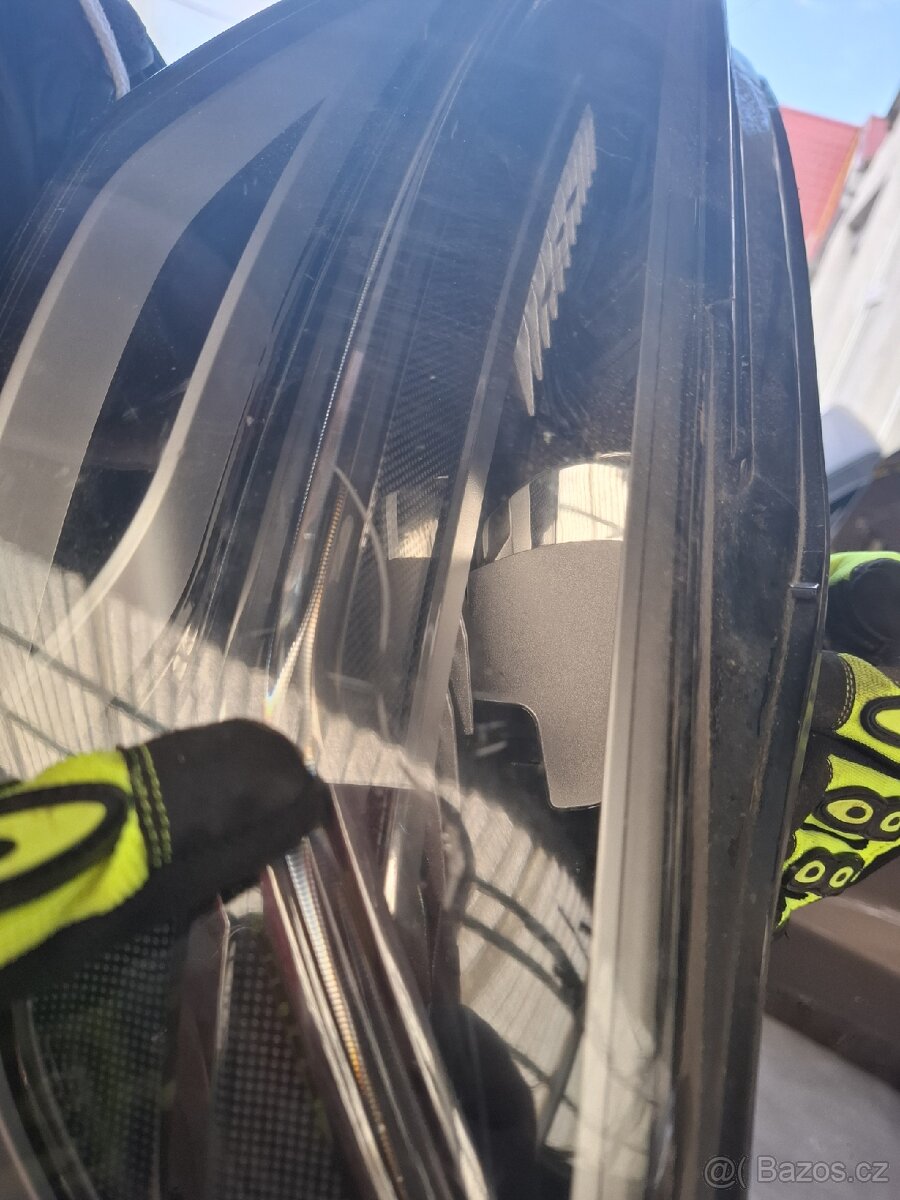 Světlo Audi A6 právě predni