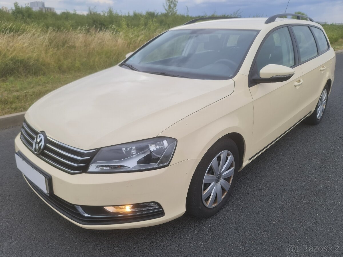 VW Passat 1.6TDI kombi, 77kW, 4/2013, servisní knížka