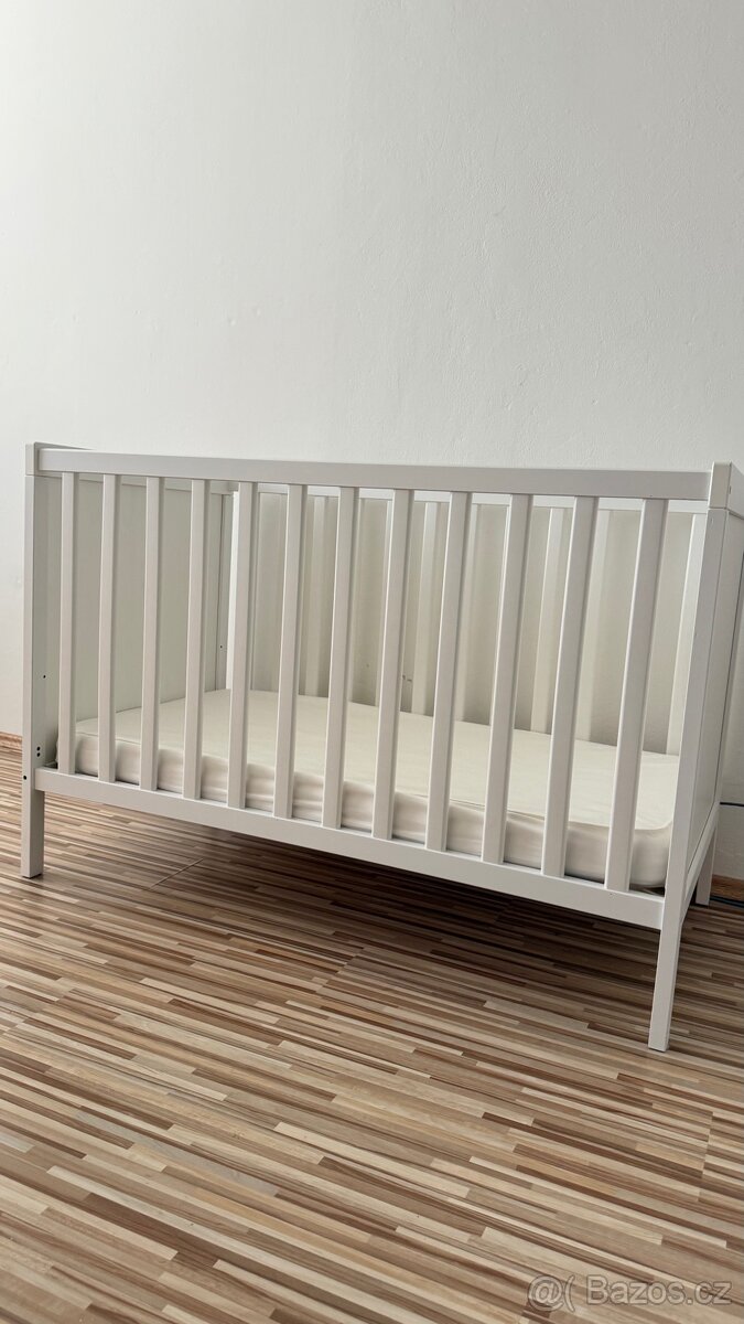 Dětská postýlka IKEA s matrací