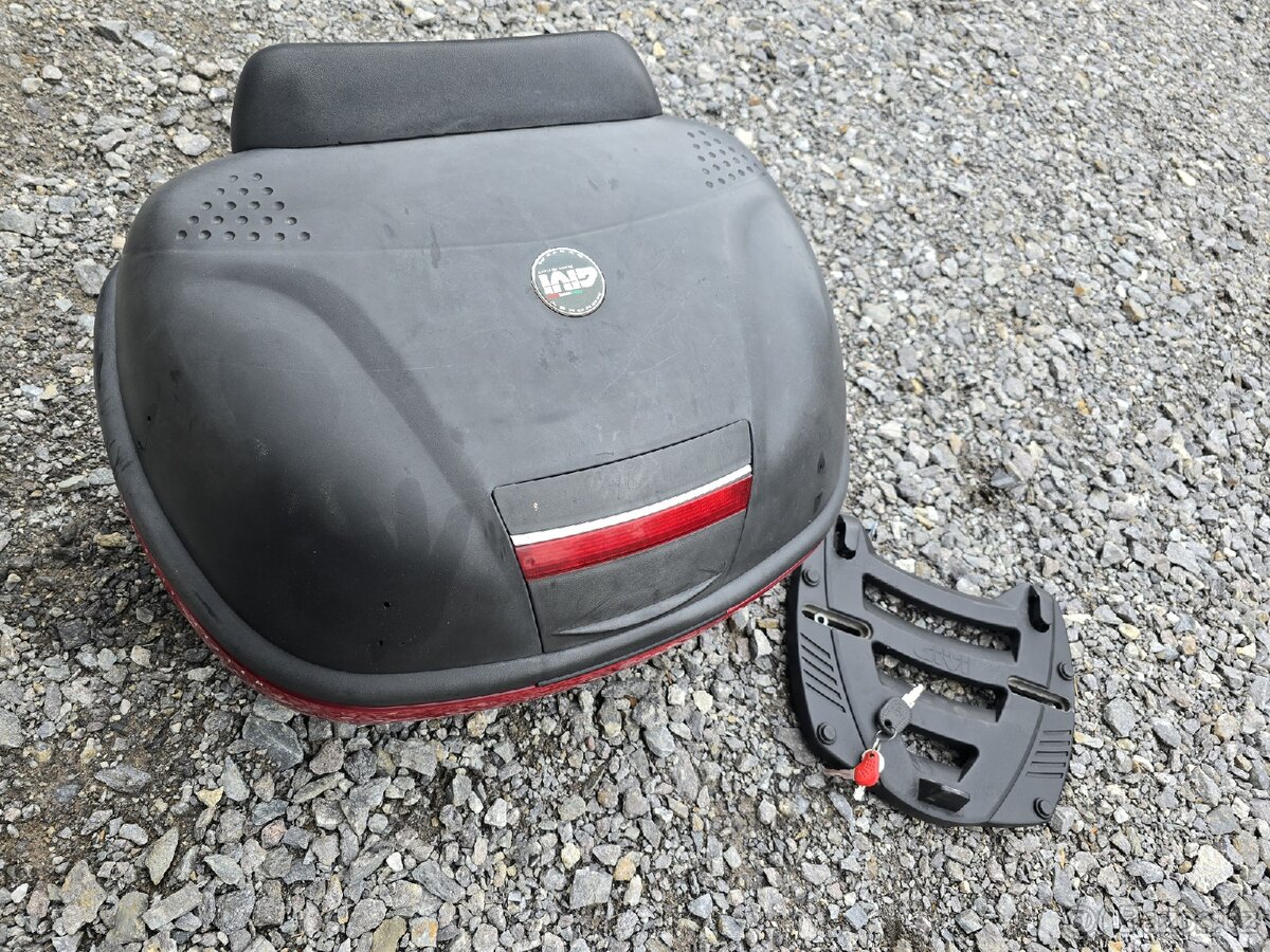 Prodám moto kufr givi na 2 helmy