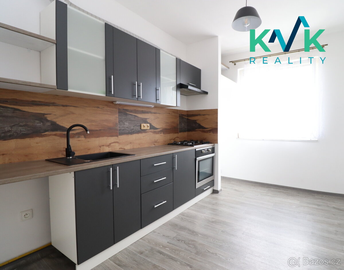 Pronájem bytu 2+1, po rekonstrukci, 60 m², Nová Role – ul.