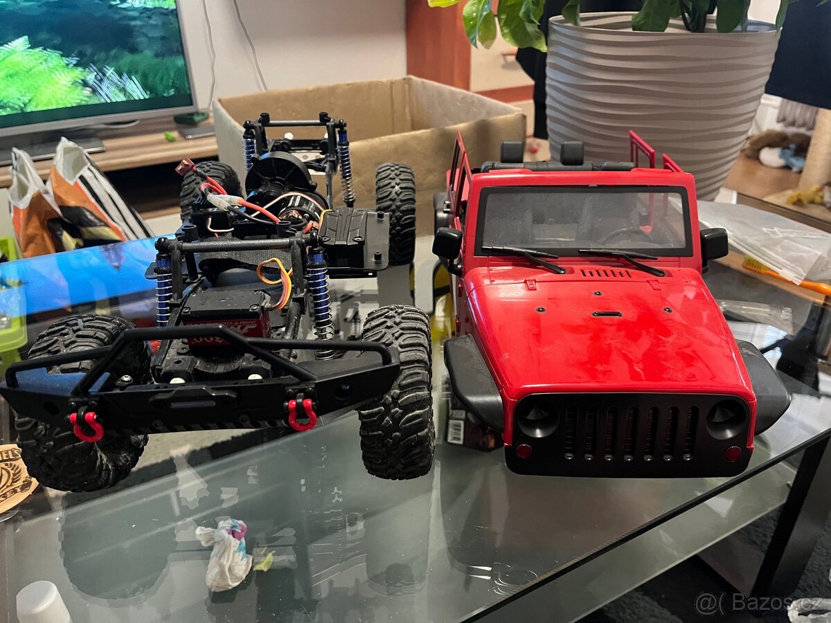 Custom podvozek na bázi Axial SCX10 III + kastle JEEP
