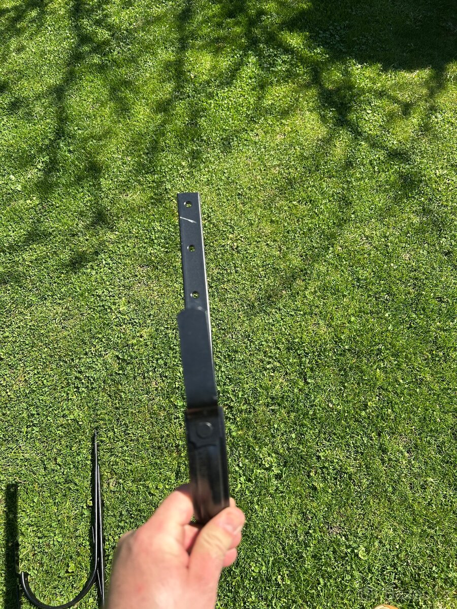 Okapní háky černé