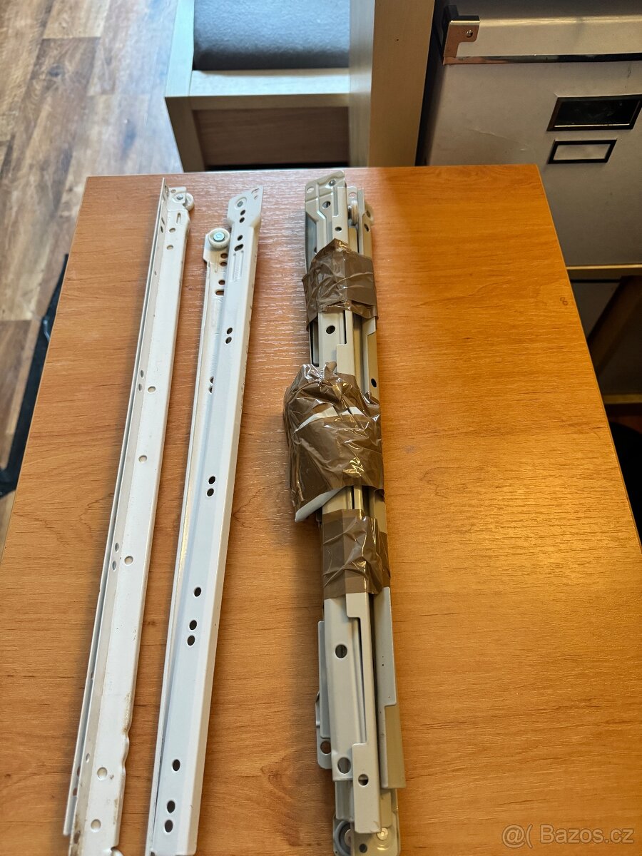 kovové kolejničky pro zásuvky a šuplíky
