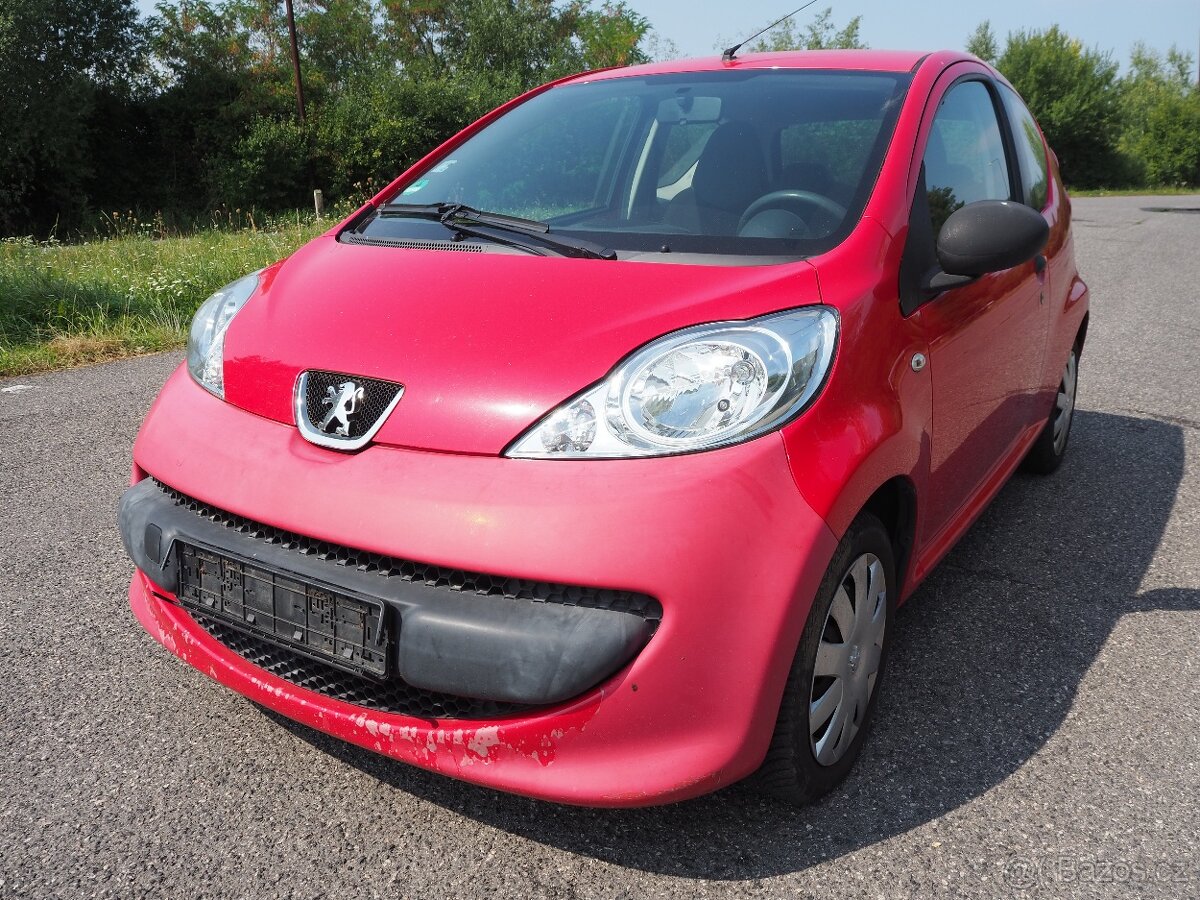 Peugeot 107 1.0 posilovač řízení