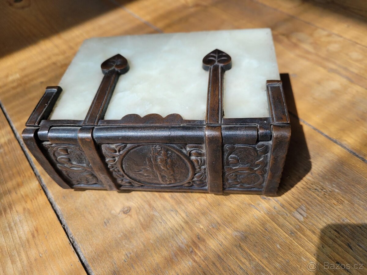 Krásná starožitná krabička - Patriot - kov kámen Praha lípa