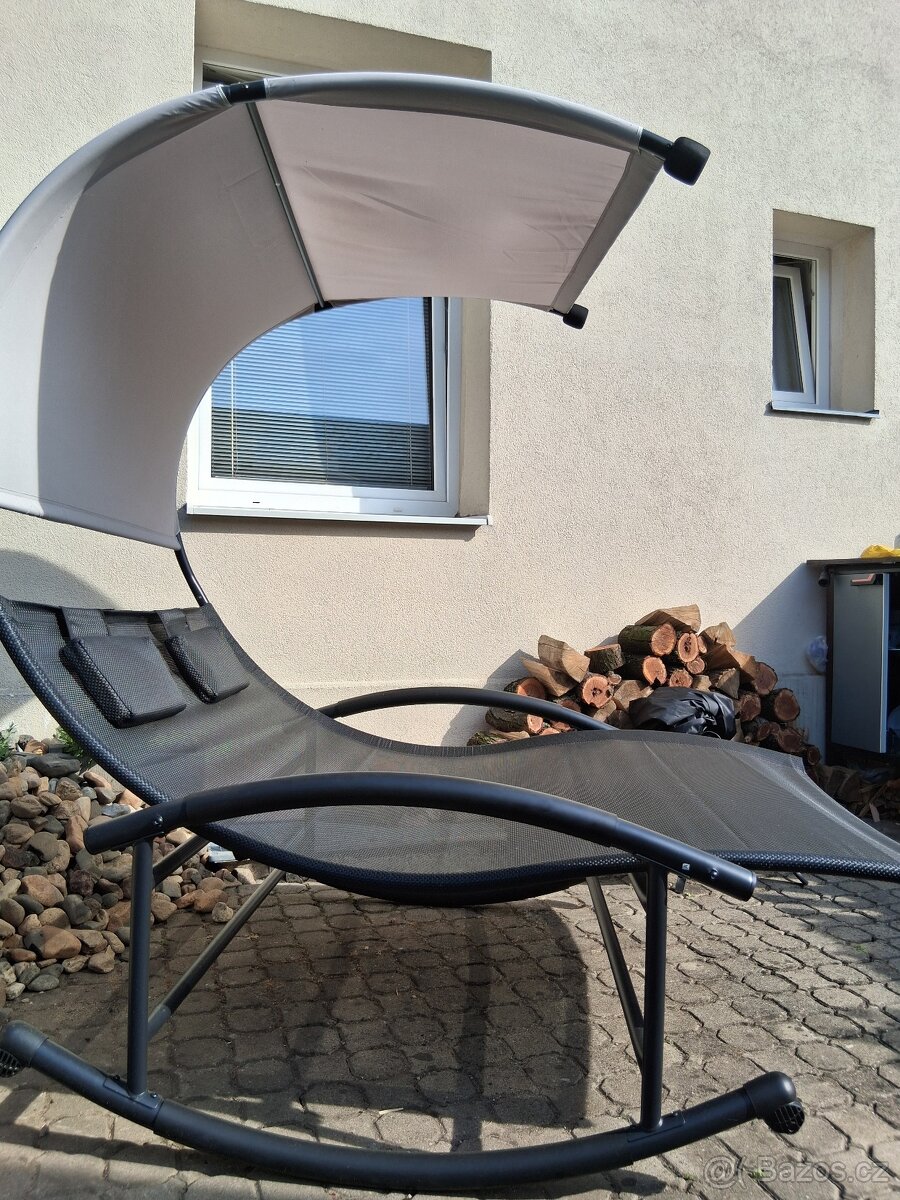 zahradní houpací lehátko pro dva