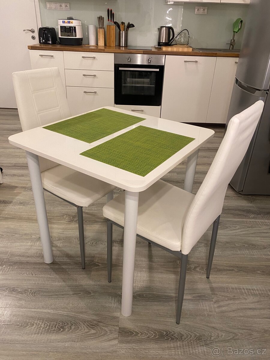 PRODÁM KUCHYŇSKÝ STŮL + 2 ŽIDLE