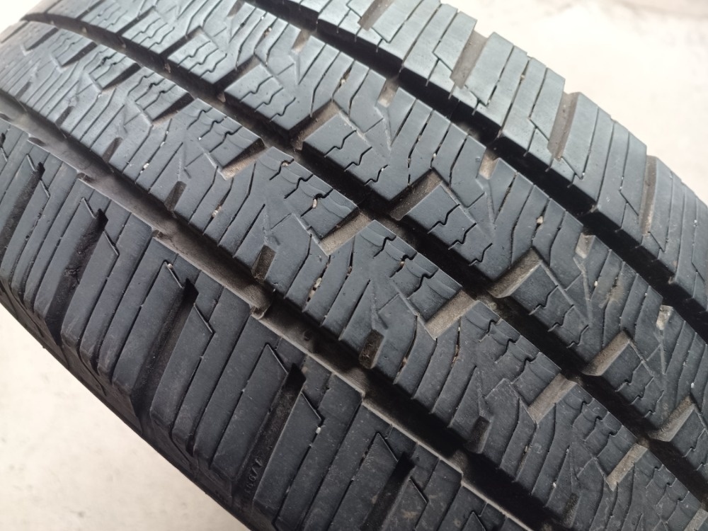 215/60 R17C CONTINENTAL (0822)