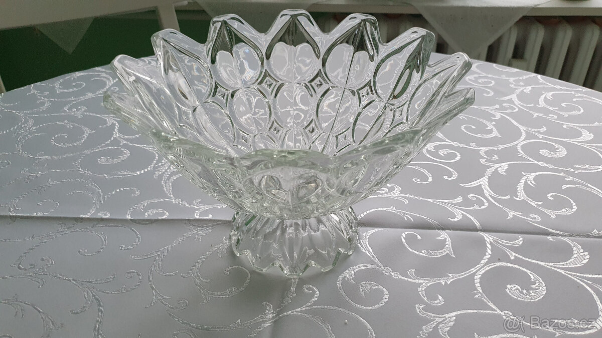 Skleněná mísa na ovoce