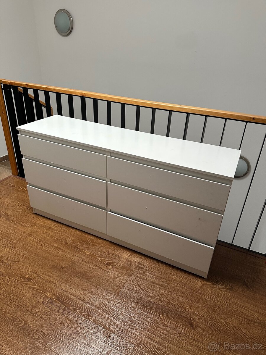 Bílá komoda IKEA 900 Kč