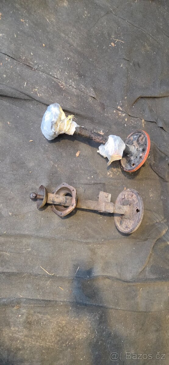 Různé díly na Škodu 100