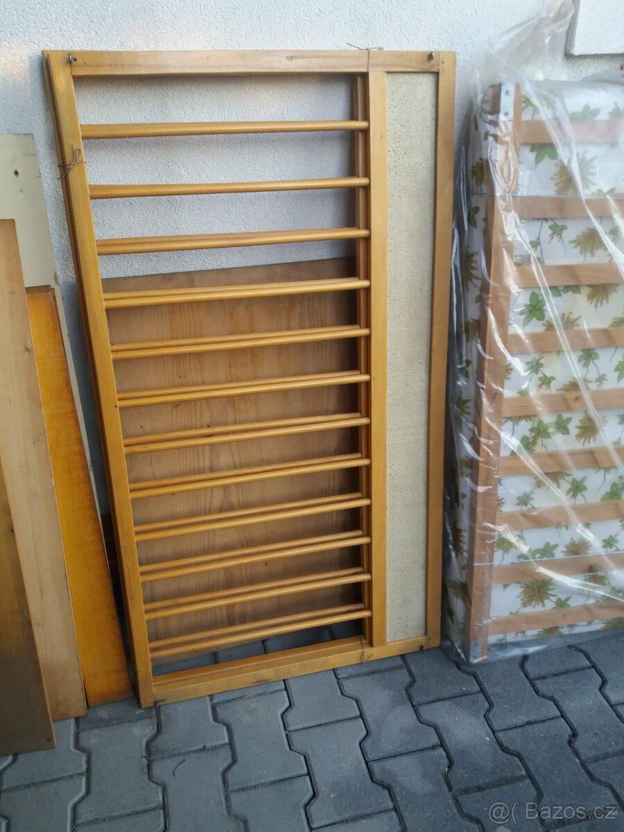 Dětská postýlka dřevěná
