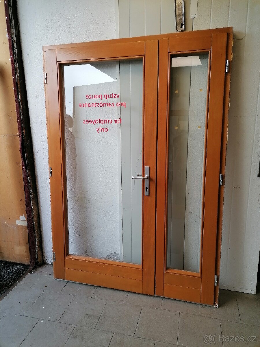 Dveře dřevěné 150cm x 212cm